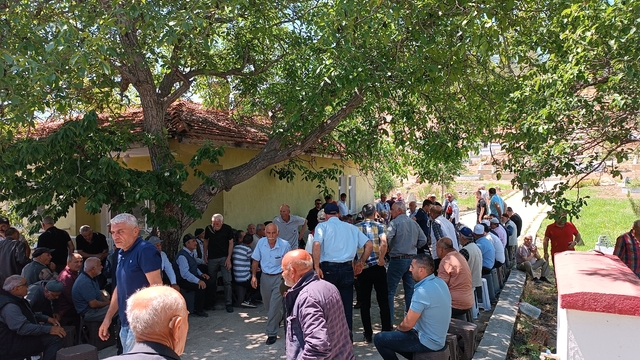 Uğurludağ'da vatandaşlar her bayram arifesinde mezarlıkları ziyaret ediyor