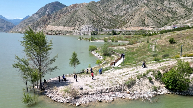 "Sakin Kent" Uzundere'de Dünya Çevre Günü'nde temizlik yapıldı