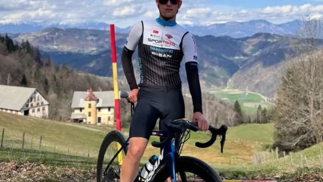 Milli bisiklekçi son yolculuğuna uğurlandı