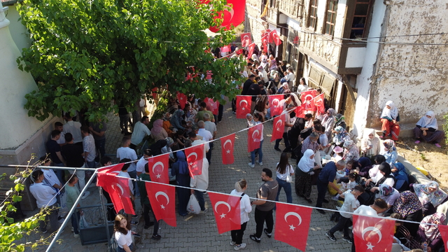 Bilecik'te 6 asırlık "şeker atma" geleneği yaşatılıyor