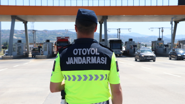 İstanbul-İzmir Otoyolu ile Osmangazi Köprüsü'nde bayram tatili hareketliliği sürüyor
