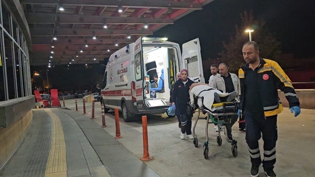 Çorum'da sahipsiz köpeklerinin saldırdığı motosikletli yaralandı