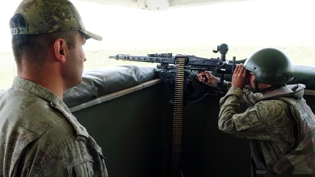 Bayramda sınırda nöbet