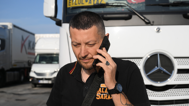 Kapıkule'de çıkış sırası bekleyen tır şoförleri bayramı ailelerinden uzakta kutladı