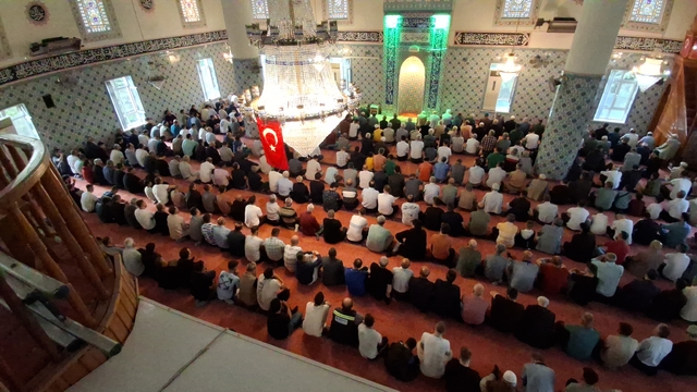 Beypazarı'nda bayram namazı kılındı