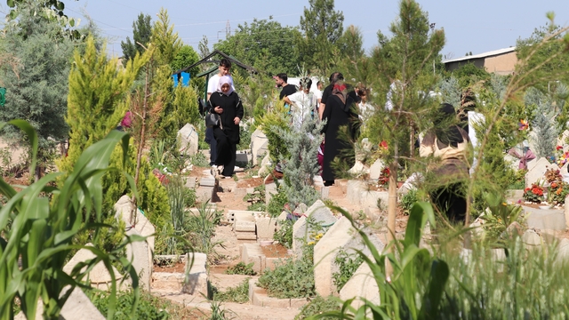 Batman'da vatandaşlar mezarlıkları ziyaret etti