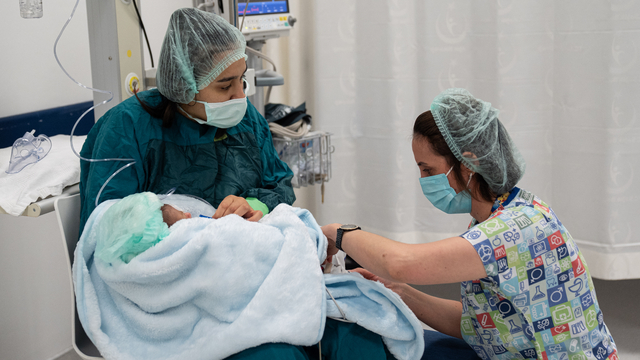 10 günlük bebek göz tansiyonu ameliyatıyla sağlığına kavuştu