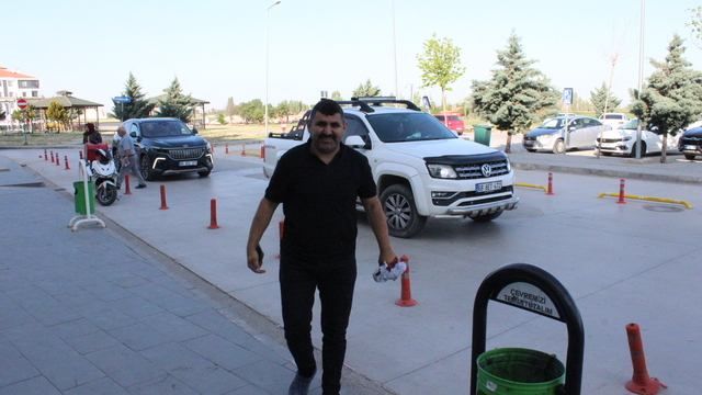 Kurban keserken bıçakla kendini yaraladı, 'daha önce hiç olmamıştı' dedi