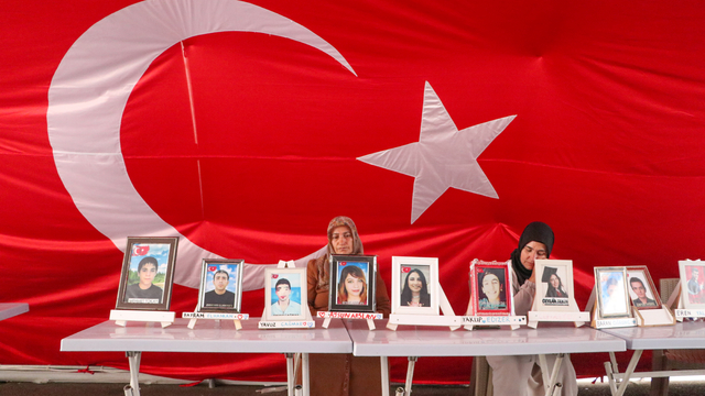 Diyarbakır anneleri Kurban Bayramı'nda da evlatları için nöbette