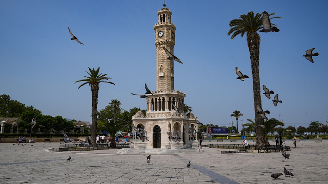 İzmir'de kent merkezinde bayram sessizliği hakim