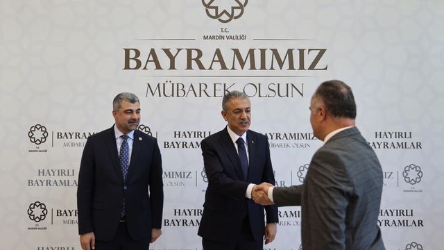 Mardin'de farklı dine mensup vatandaşlar bayramlaşma programında buluştu