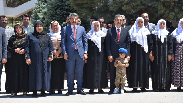 Şırnak Valisi Birol Ekici, güvenlik güçleriyle bayramlaştı