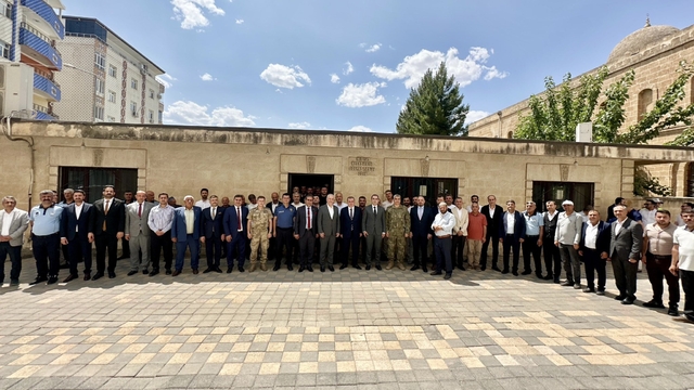 Midyat'ta farklı dine mensup vatandaşlar bayramlaşma programında buluştu