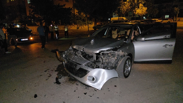 İnegöl'de iki otomobilin çarpıştığı kazada 1 kişi yaralandı