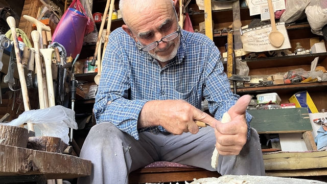 Tekirdağ'da bir çiftçi 22 yıldır ağaç oymacılığıyla uğraşıyor