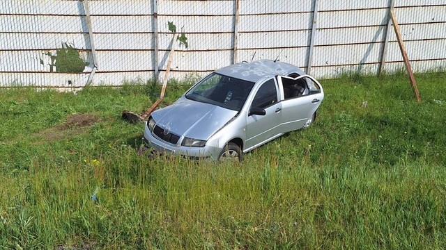 Kars'ta şarampole devrilen otomobildeki 5 kişi yaralandı