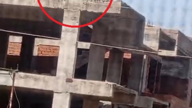 Kaçıp 3 katlı binanın üzerine çıkan koçu, sahibi satmaktan vazgeçti