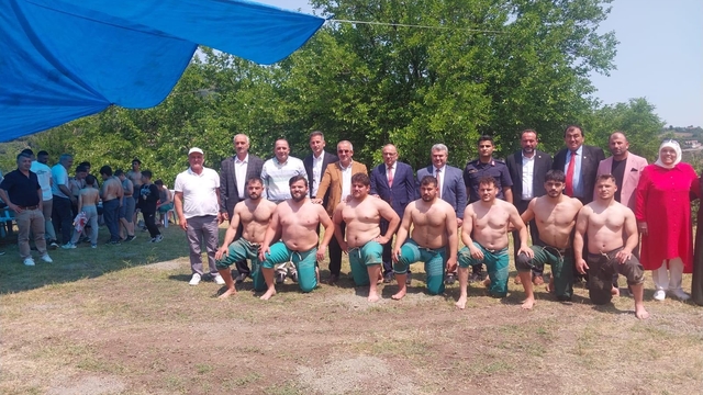 Ayvacık'ta Geleneksel Güreş Festivali'nde şehit Hakan Altıkatoğlu'nun anısı yaşatıldı