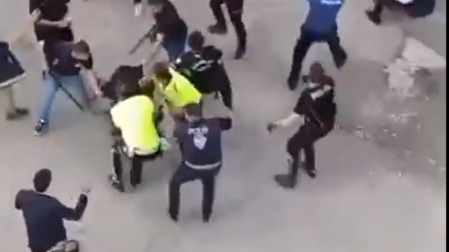 Şanlıurfa'da iki grup arasında taşlı sopalı kavga; 3 yaralı