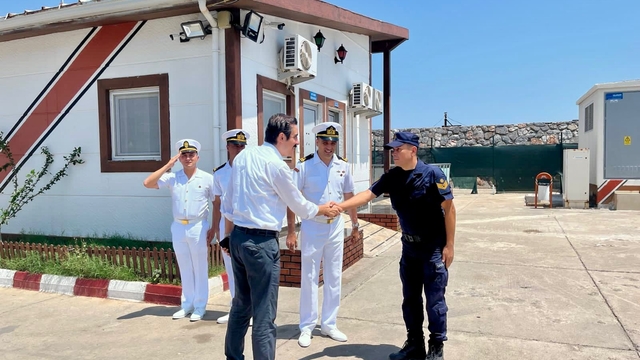 Bozyazı Kaymakamı Tuncay Topsakaloğlu güvenlik güçleriyle bayramlaştı