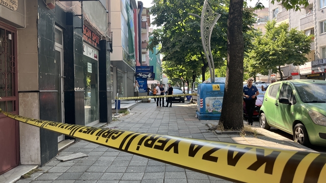 Cadde ortasında başından vurularak öldürüldü