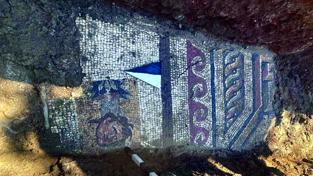 Altyapı çalışmasında 1500 yıllık mozaik bulundu