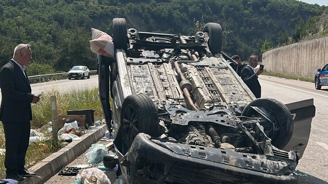 Tokat'ta devrilen hafif ticari araçtaki 5 kişi yaralandı