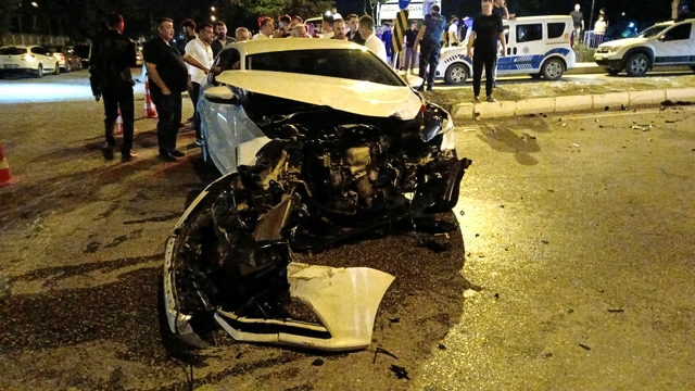 Amasya'da otomobil ile hafif ticari aracın çarpıştığı kazada 1 kişi öldü