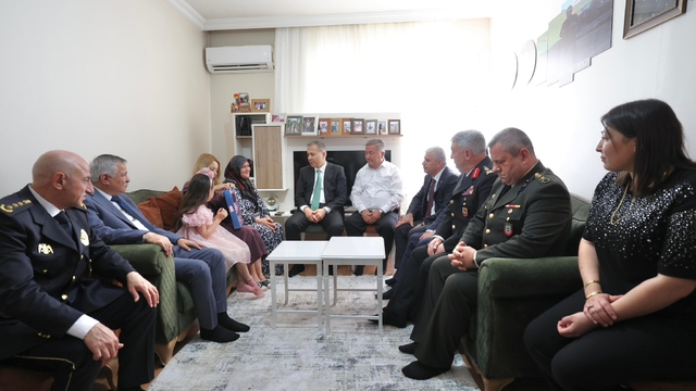 İçişleri Bakanı Ali Yerlikaya, Konya'da şehit ailesini ziyaret etti