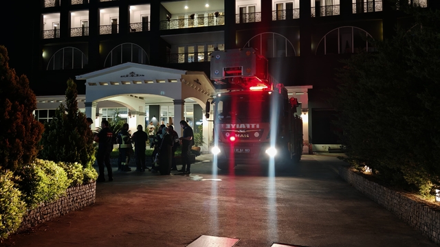 Trabzon'da 7 katlı otelin elektrik panosunda çıkan yangın söndürüldü