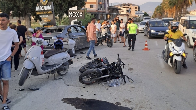Hatay'da motosiklet ile otomobilin çarpıştığı kaza kamerada; 1 ölü, 1 yaralı