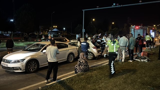 Kütahya'da zincirleme trafik kazasında 4 kişi yaralandı