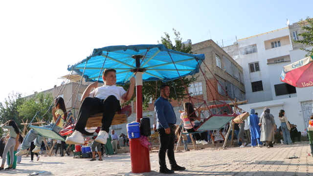 Kilis'in yüzlerce yıllık "bayram yeri"nde çocuklar gönüllerince eğlendi