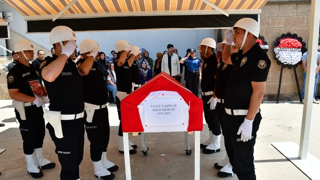 Kalp krizi geçiren polis memuru son yolculuğuna uğurlandı