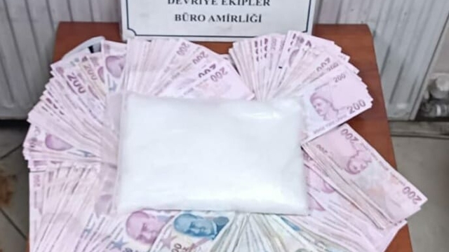 Üzerlerinden metamfetamin çıktı; 2 gözaltı