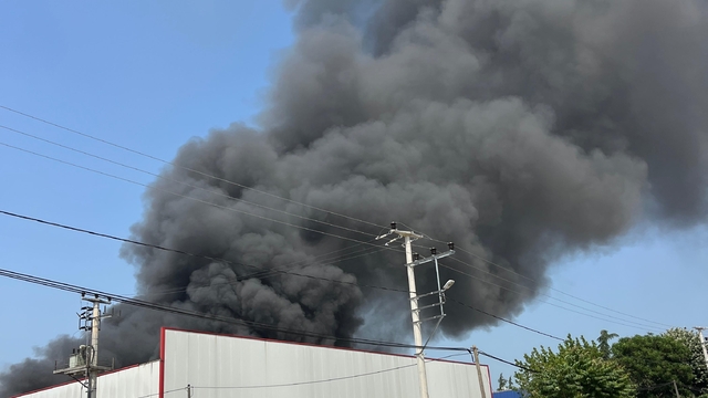 Kocaeli'de boya tesisinde yangın