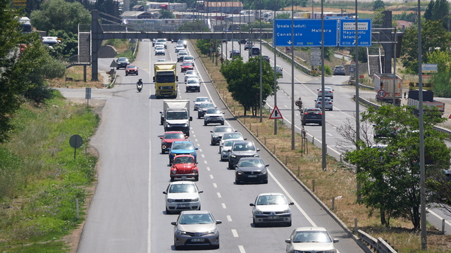 Tekirdağ-İstanbul yolunda bayram tatilinden dönüş yoğunluğu başladı