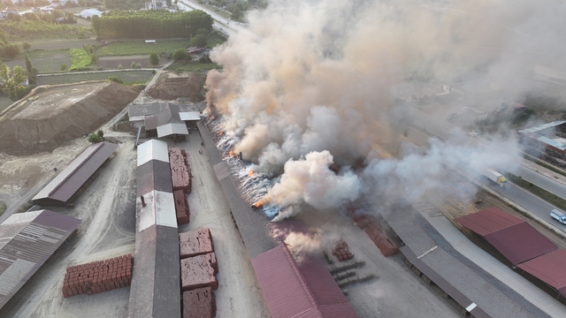 Tokat'ta tuğla fabrikasında yangın