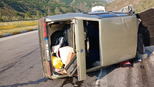 Erzincan'da devrilen otomobildeki 5 kişi yaralandı