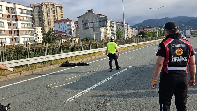 Rize'de hafif ticari araç, bariyerlere çarptı: 2 ölü, 3 yaralı