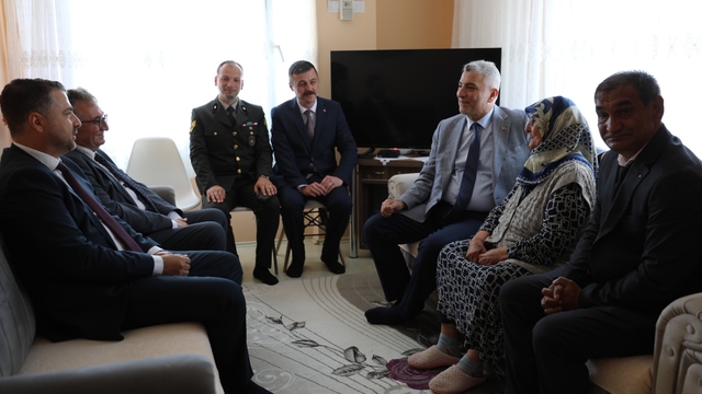 Ticaret Bakanı Bolat, Tekirdağ'da gazileri ve şehit ailesini ziyaret etti