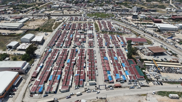 Yeşilay bağımlılıkla mücadelesini Hatay'da konteyner kentte de sürdürüyor