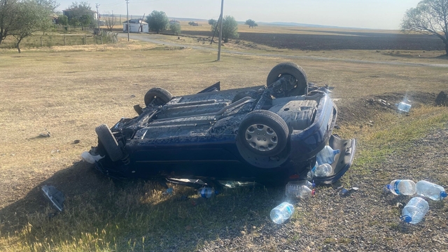 Konya'da devrilen otomobildeki 2 kişi yaralandı