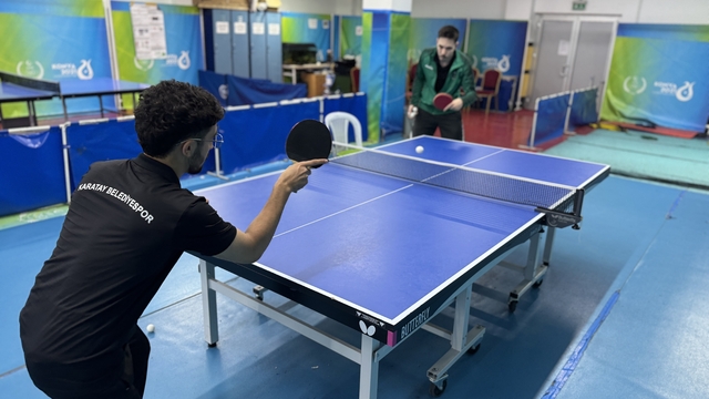 İşitme engelli sporcu trafik kazasında kaybettiği babasının hayali için olimpiyatlara hazırlanıyor