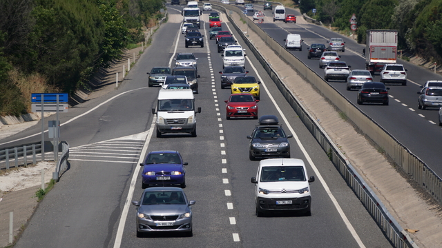 Tekirdağ-İstanbul kara yolunda bayram tatilinden dönüş yoğunluğu oluştu