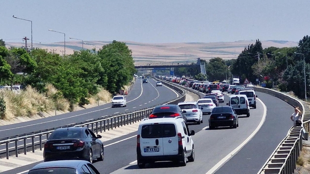 Tekirdağ'dan İstanbul'a bayram dönüşü yoğunluğu