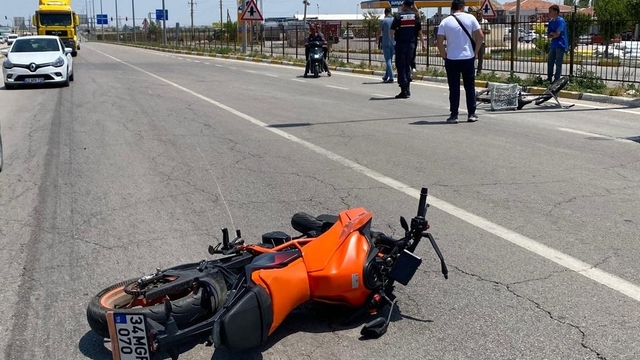 Aksaray'da motosikletin çarptığı bisikletli ağır yaralandı