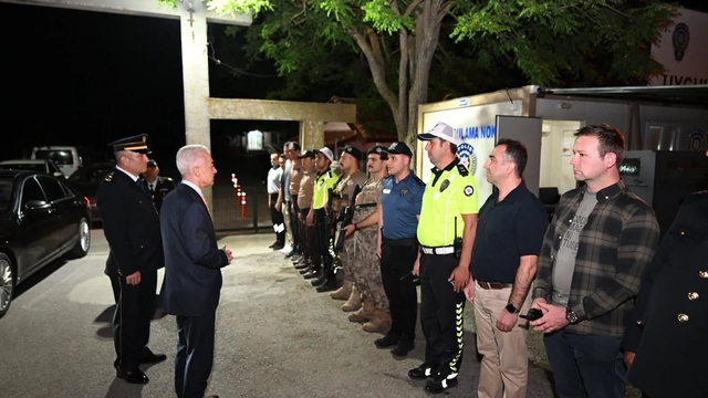 Kırklareli Valisi Turan, polis ve jandarma ekiplerini ziyaret etti