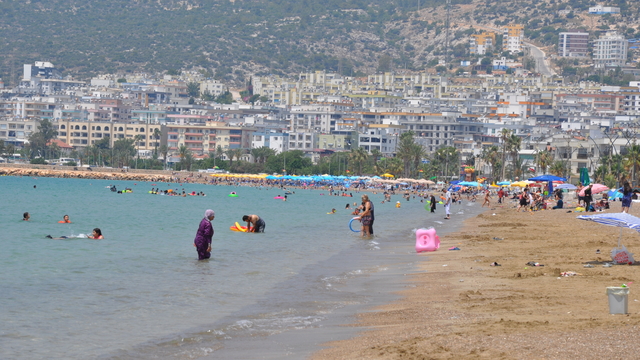 Mersin sahillerinde bayramın son günü hareketlilik yaşanıyor