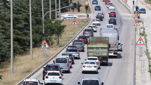 Burdur'dan 8 saatte 30 bin araç geçti